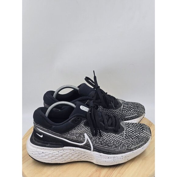 Nike ZoomX Invincible Run womens Flyknit Athletic Shoes White Black size 11 - Picture 1 of 9